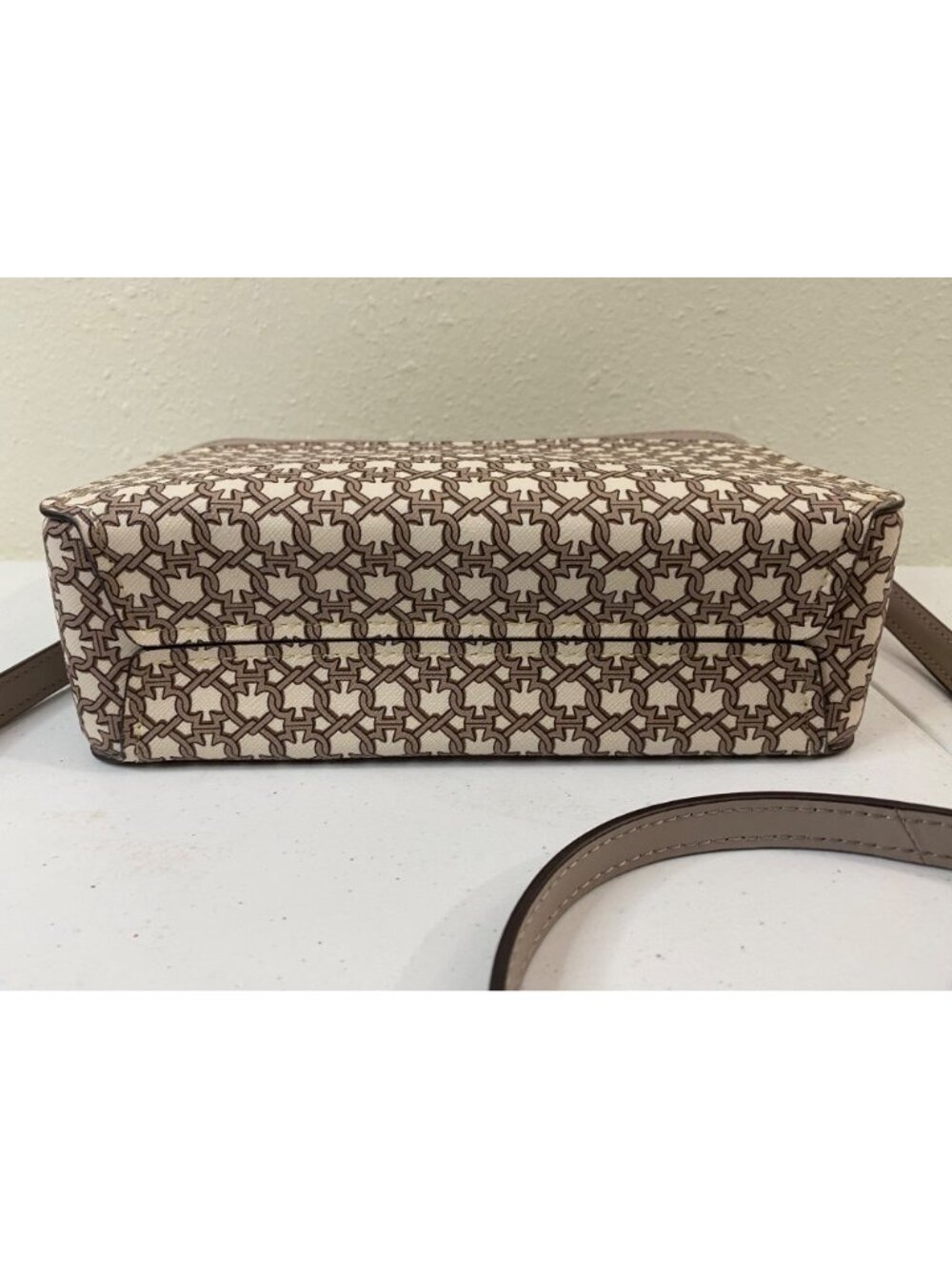 Kate Spade New York Crossbody Gray/Beige Camera Bag - Picture 15 of 15